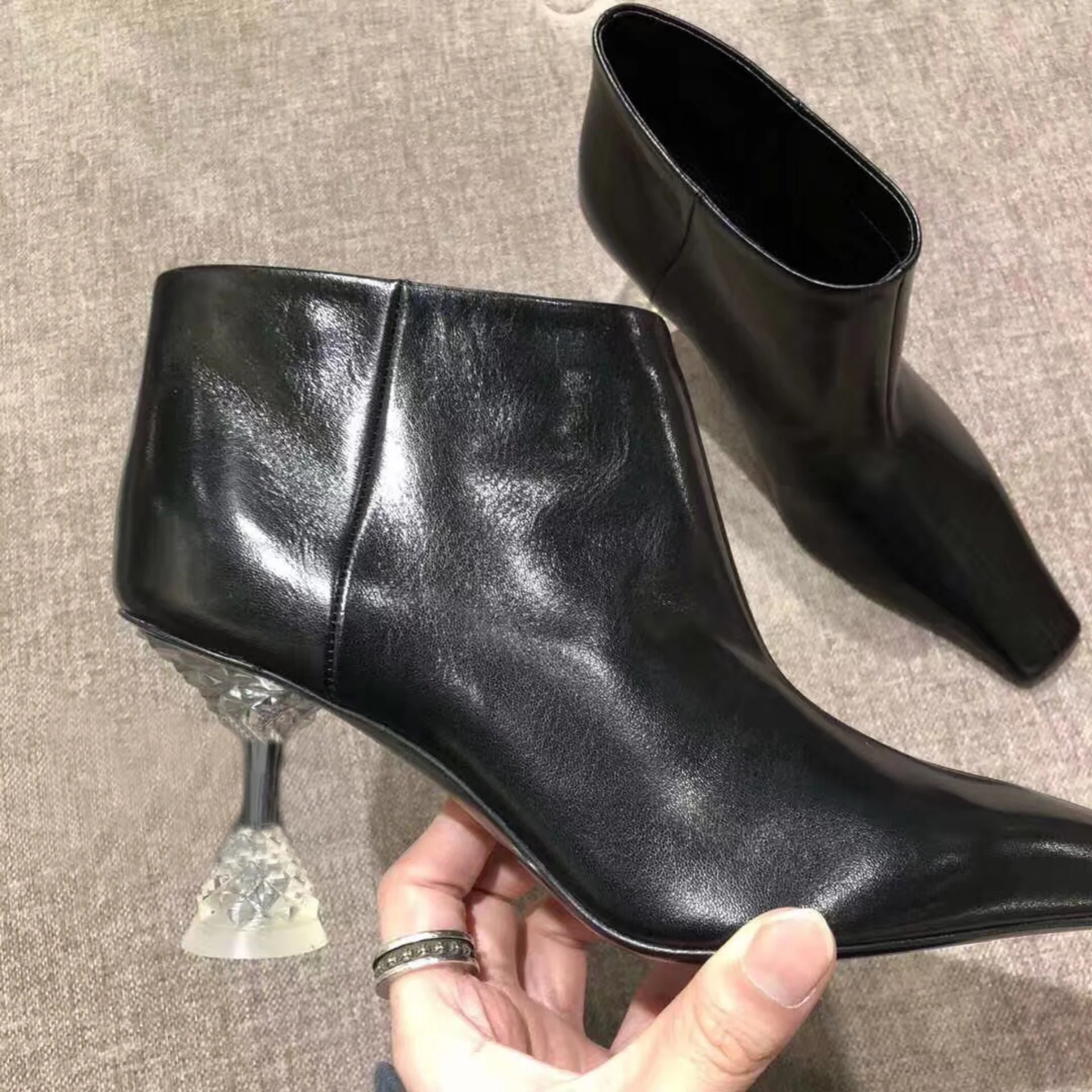 fashion spring autumn shoes woman square toe ankle boots transparent heel boots women clear heels short boots
fashion spring autumn shoes woman square toe ankle boots transparent heel boots women clear heels short boots