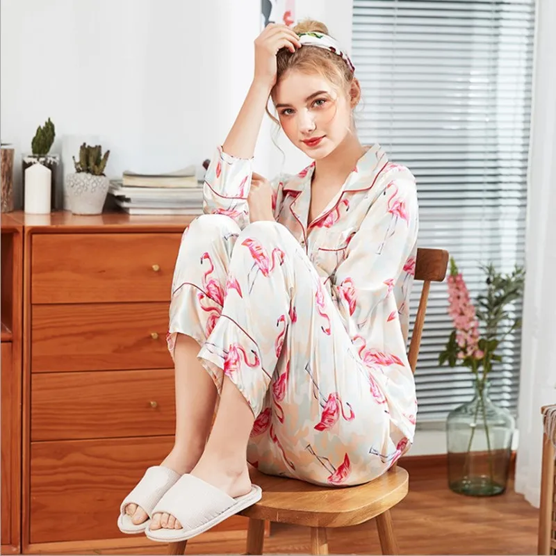 YT- 086 Silk Flamingo Sleepwear Pajama Sets for Women Long Sleeve Animal Print Silk Pyjamas Nightwear
YT- 086 Silk Flamingo Sleepwear Pajama Sets for Women Long Sleeve Animal Print Silk Pyjamas Nightwear