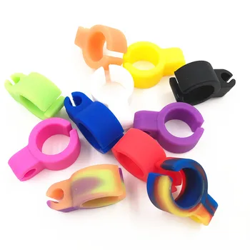 Silicone Cigarette Holder Ring Smoking Holder Great Hands Free Finger Simple Smoking Protector Ring Play Game Driving
Silicone Cigarette Holder Ring Smoking Holder Great Hands Free Finger Simple Smoking Protector Ring Play Game Driving