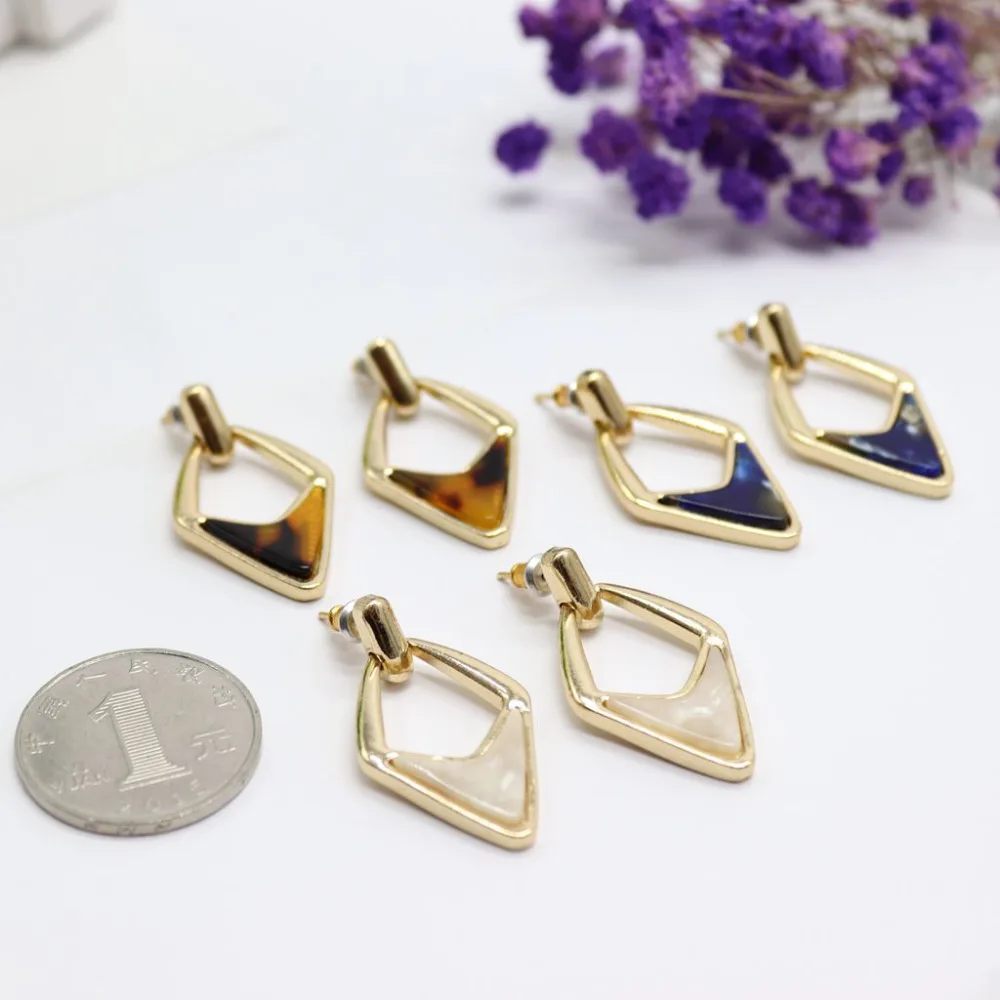 2017 New multicolor arrow resin earrings triangle geometric simple drop earrings
2017 New multicolor arrow resin earrings triangle geometric simple drop earrings