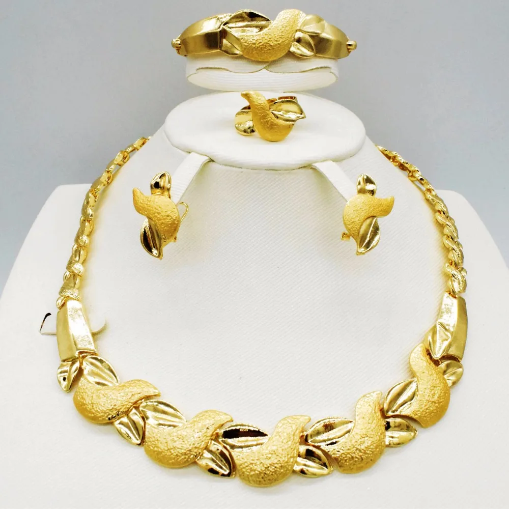 HOT Fashion wedding Dubai Africa Nigeria African Jewelry set gold-color necklace Earrings romantic woman Bridal Jewelry Sets
HOT Fashion wedding Dubai Africa Nigeria African Jewelry set gold-color necklace Earrings romantic woman Bridal Jewelry Sets