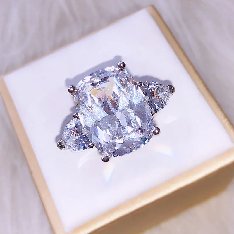 2019 new European and American large oval zircon ring hot sale simple personality ring for women's gift 
2019 new European and American large oval zircon ring hot sale simple personality ring for women's gift