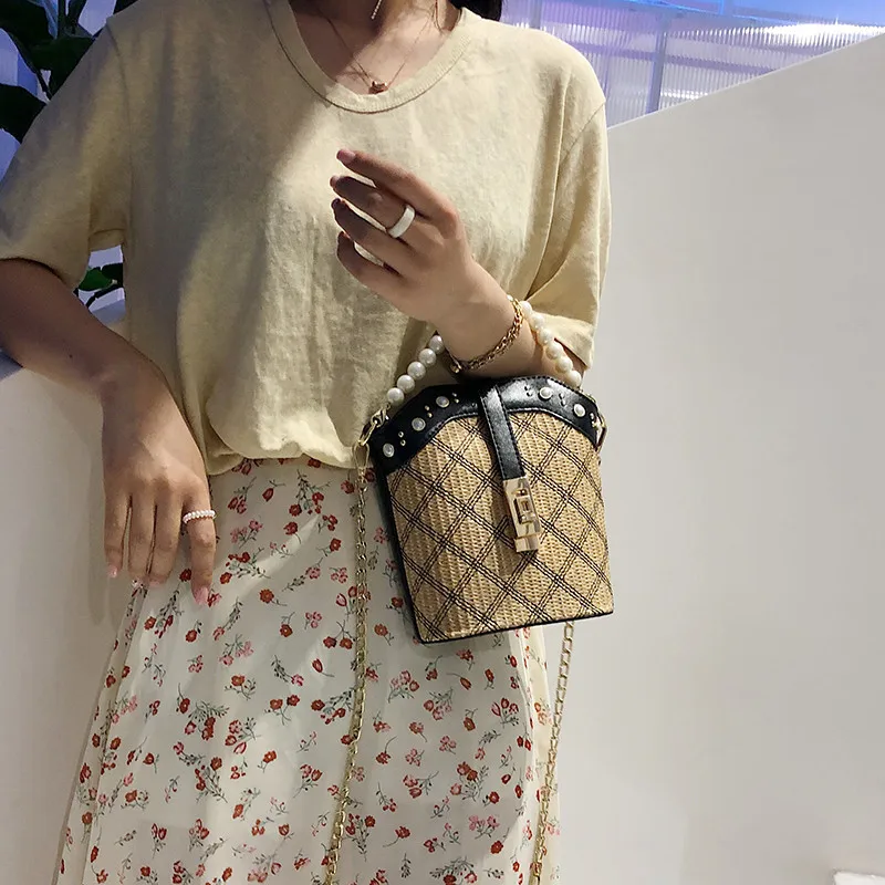Straw Shoulder Messenger Bag Summer Rattan Handbags Pearl Chain Belt Handmade Beach Woven Crossbody bags for Women 2019 New
Straw Shoulder Messenger Bag Summer Rattan Handbags Pearl Chain Belt Handmade Beach Woven Crossbody bags for Women 2019 New