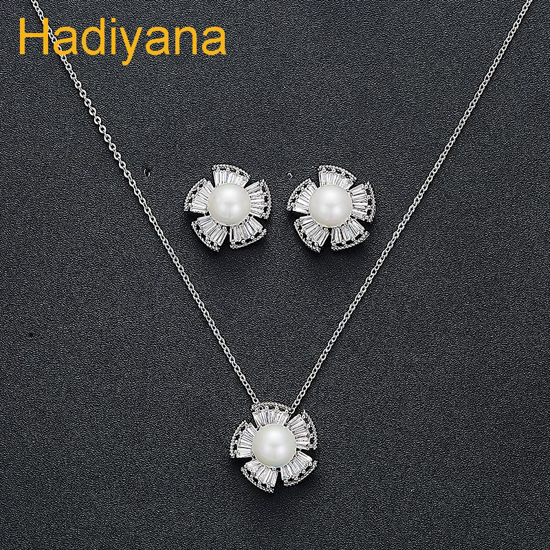 HADIYANA Charm Pearl 2Pcs Wedding Jewelry Sets Blooms CZ Zircon White Gold Necklace Earrings Jewelry Set For Women Party CN618
HADIYANA Charm Pearl 2Pcs Wedding Jewelry Sets Blooms CZ Zircon White Gold Necklace Earrings Jewelry Set For Women Party CN618