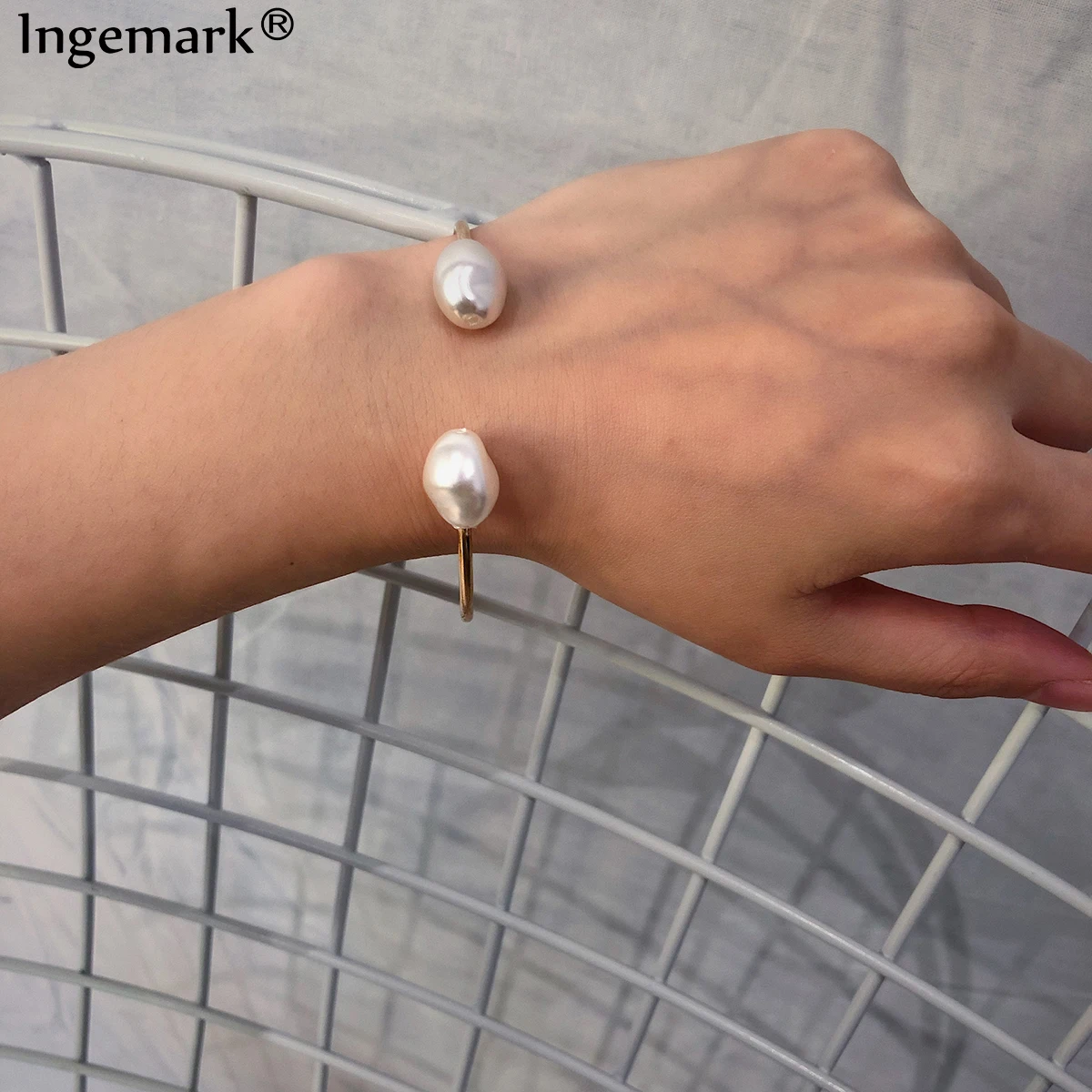 Ingemark Simple Imitation Pearls Upper Arm Bracelet Jewelry Vintage Copper Round Armlet Arm Cuff Open Bangle Valentine Gifts
Ingemark Simple Imitation Pearls Upper Arm Bracelet Jewelry Vintage Copper Round Armlet Arm Cuff Open Bangle Valentine Gifts