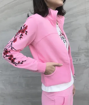 Vintage Style Flower Patter Casual Fashion Tracksuit-one Tops and one Coat and one Pants
Vintage Style Flower Patter Casual Fashion Tracksuit-one Tops and one Coat and one Pants