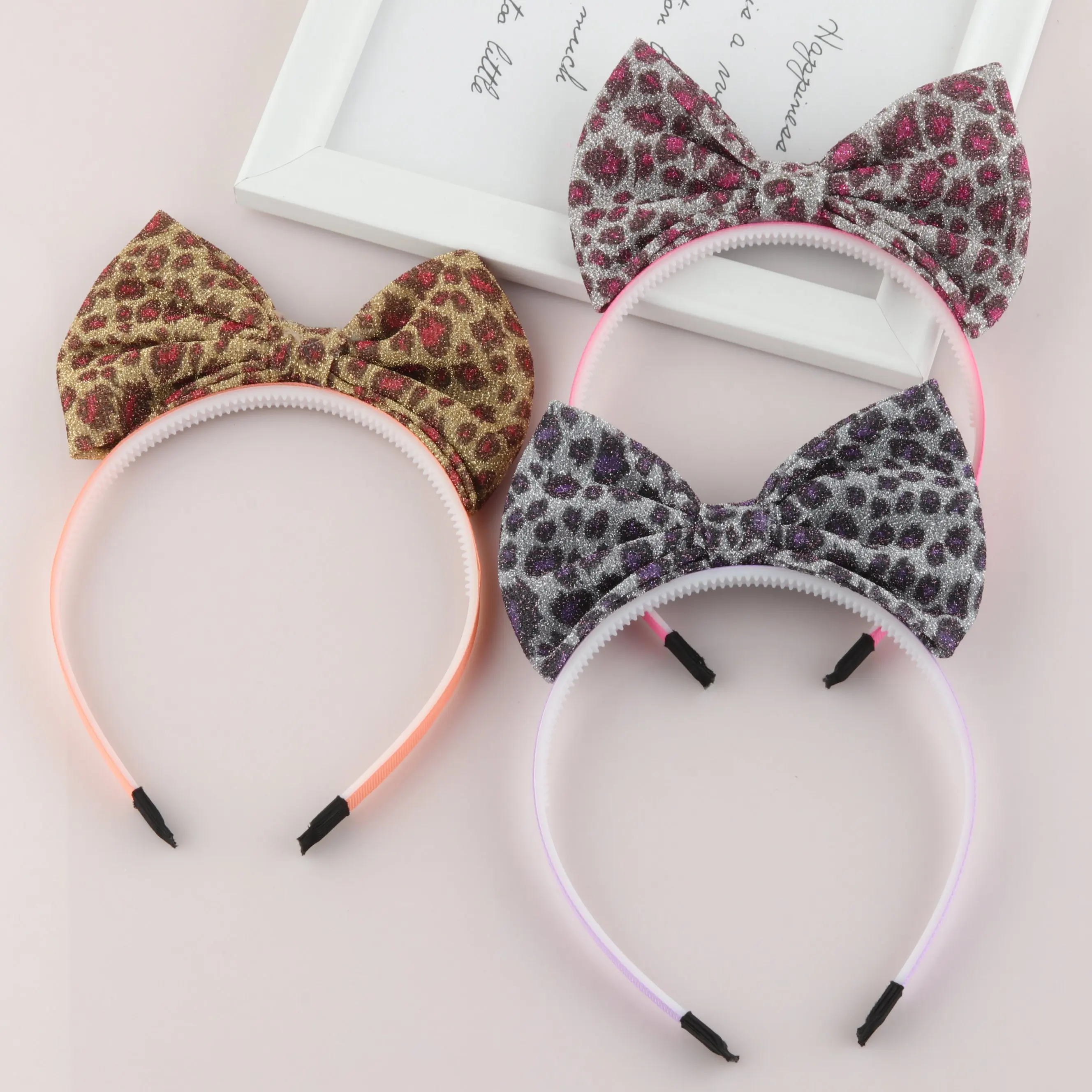 1 PC Girls Party Hairbands Big Bows Headbands Leopard Print Princess Children Headhoops 5.5 Inch Hair Bows Kids Sweet Headwears
1 PC Girls Party Hairbands Big Bows Headbands Leopard Print Princess Children Headhoops 5.5 Inch Hair Bows Kids Sweet Headwears