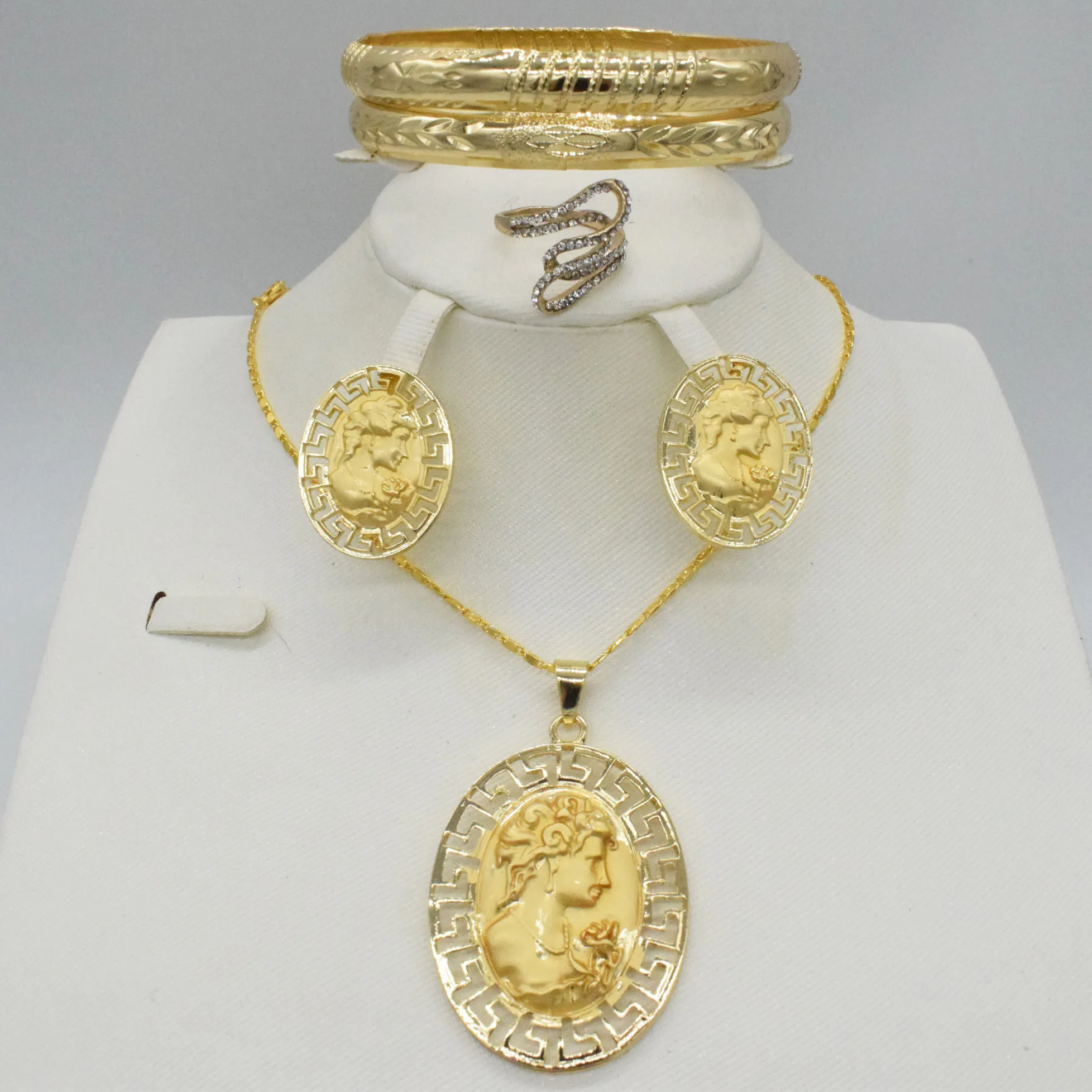 HOT Fashion wedding Dubai Africa Nigeria African Jewelry set gold-color necklace Earrings romantic woman Bridal Jewelry Sets
HOT Fashion wedding Dubai Africa Nigeria African Jewelry set gold-color necklace Earrings romantic woman Bridal Jewelry Sets