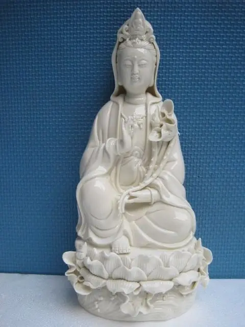 

Elaborate Chinese Dehua Porcelain Kwan-yin Guanyin Sit on Lotus Base Merciful Auspicious Statue