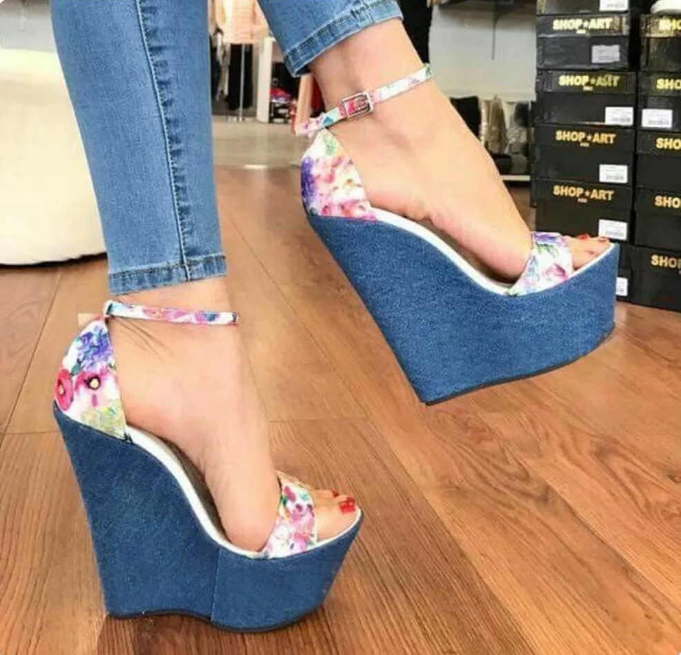 2019 New Designer Print Denim Sandals Roman Sandals High Quality Wedges High Heels Peep-Toe Platform Shoes Woman
2019 New Designer Print Denim Sandals Roman Sandals High Quality Wedges High Heels Peep-Toe Platform Shoes Woman
