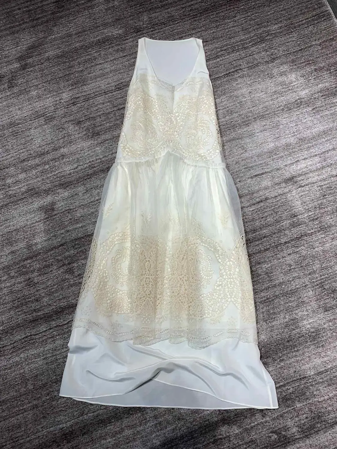 2019 new ladies fashion sleeveless V-neck water soluble flower hollow embroidery silk dress 0612
2019 new ladies fashion sleeveless V-neck water soluble flower hollow embroidery silk dress 0612