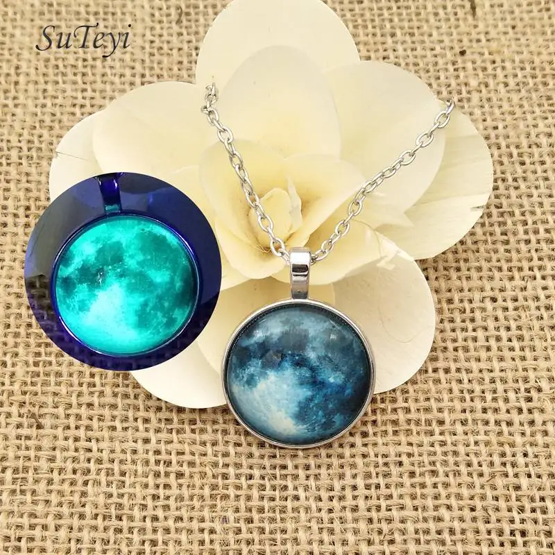 SUTEYI Hot Selling Luminous Star Series Planet Necklace Glass Cabochon Pendant Glow in the Darkness Necklaces Christmas Jewelry
SUTEYI Hot Selling Luminous Star Series Planet Necklace Glass Cabochon Pendant Glow in the Darkness Necklaces Christmas Jewelry