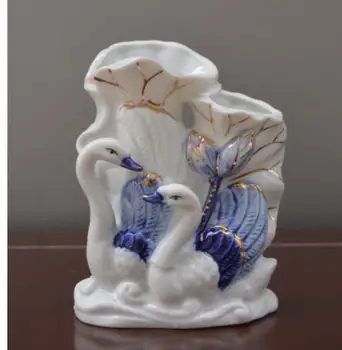 Mossy Ceramic creative penholder flask multi - functional swan penholder craft small decorations teacher's day male furnishings
Mossy Ceramic creative penholder flask multi - functional swan penholder craft small decorations teacher's day male furnishings