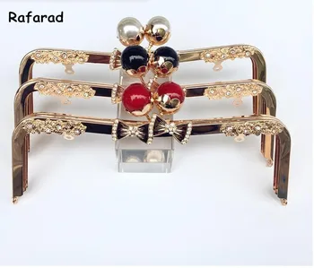 10 pcs per Lot 23.5 cm Red Black White Pearl Clasp Metal Purse Frame Crystal On Surface Wholesale Obag Handle Metal Bag Frame
10 pcs per Lot 23.5 cm Red Black White Pearl Clasp Metal Purse Frame Crystal On Surface Wholesale Obag Handle Metal Bag Frame
