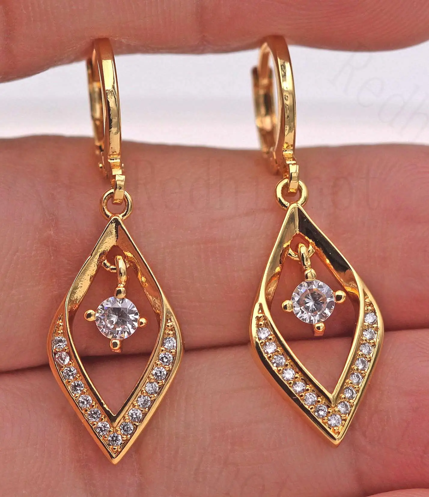 Luxury Drop Earrings for Women Gold Color Leaf Shape Earring With Round Zircon Trendy Party Wedding Jewelry for Women Gift
Luxury Drop Earrings for Women Gold Color Leaf Shape Earring With Round Zircon Trendy Party Wedding Jewelry for Women Gift
