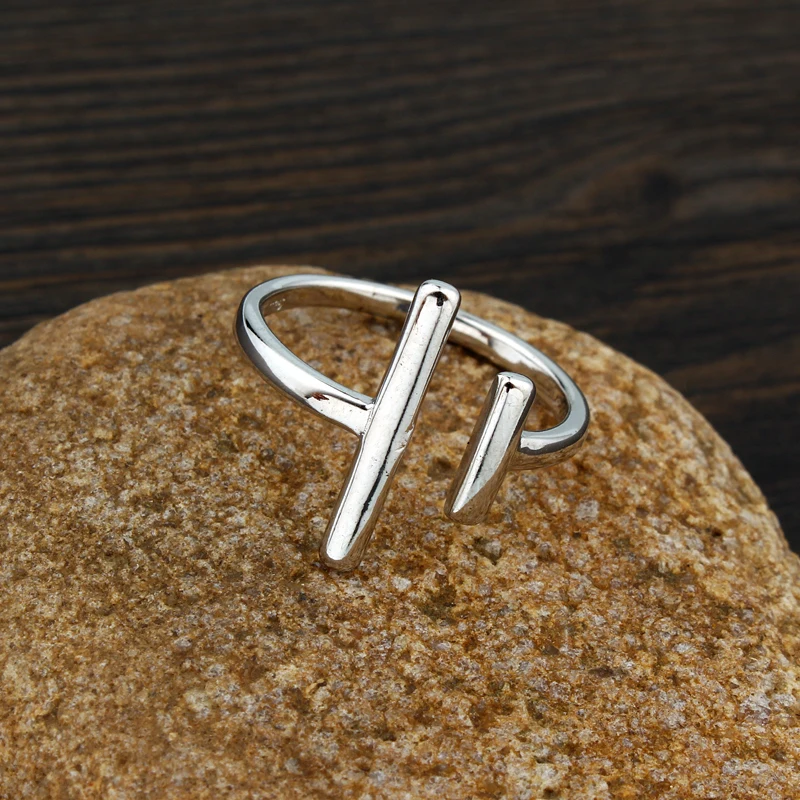 1Pc Minimalist Silver Color Smooth Opening Ring For Women Man Fashion Vertical Bar Round Finger Ring Adjustable Ring Jewelry R77
1Pc Minimalist Silver Color Smooth Opening Ring For Women Man Fashion Vertical Bar Round Finger Ring Adjustable Ring Jewelry R77