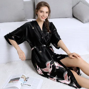 Sexy women nightrobe Large Size Satin Lace Bathrobe fashion Wedding Bride Bridesmaid Sleepwear Robes Toweled Bathrobe
Sexy women nightrobe Large Size Satin Lace Bathrobe fashion Wedding Bride Bridesmaid Sleepwear Robes Toweled Bathrobe