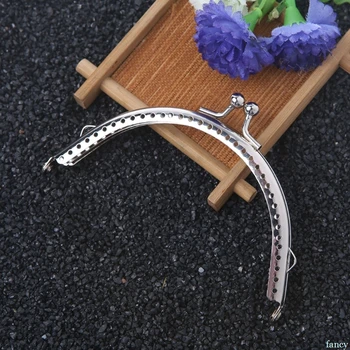 1PC Metal Frame Kiss Clasp Arch For Clutch Coin Purse Bag Silver Tone Silver Color
1PC Metal Frame Kiss Clasp Arch For Clutch Coin Purse Bag Silver Tone Silver Color