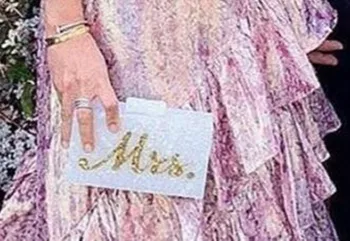 Ins Hot Selling Gold glitter silver glitter Mrs Acrylic box clutches women brand pearl white acrylic clasp mirror party bags
Ins Hot Selling Gold glitter silver glitter Mrs Acrylic box clutches women brand pearl white acrylic clasp mirror party bags
