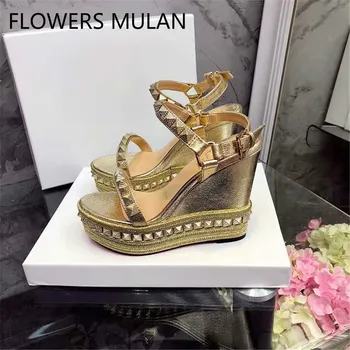 Fashion Embellished with Gold Pyramid Studs Sexy Super High Heels Wedges Platform Pump Metallic-trimmed Espadrille Heel
Fashion Embellished with Gold Pyramid Studs Sexy Super High Heels Wedges Platform Pump Metallic-trimmed Espadrille Heel