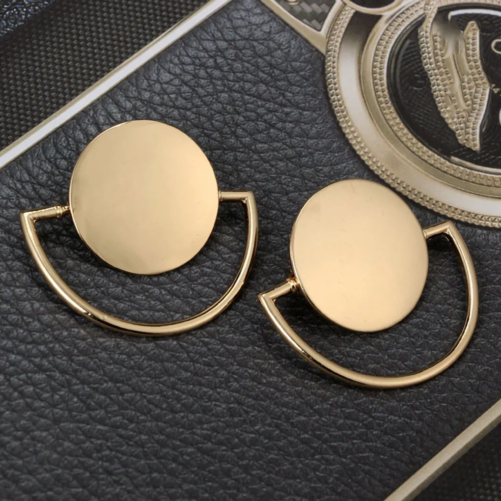 1 Pair Women Ethnic Exaggerated Geometry Earring Girl Alloy Ear Rings Vintage Hollow Semicircle Ear Stud
1 Pair Women Ethnic Exaggerated Geometry Earring Girl Alloy Ear Rings Vintage Hollow Semicircle Ear Stud