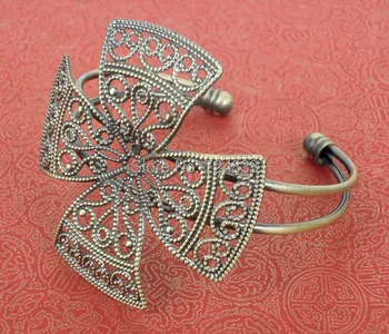 Brushed Antique Bronze tone Blank Filigree Hollow 4 leaf Flower Cross Bezel Bases Cuff Bracelet Bangle Settings Bulk Wholesale
Brushed Antique Bronze tone Blank Filigree Hollow 4 leaf Flower Cross Bezel Bases Cuff Bracelet Bangle Settings Bulk Wholesale