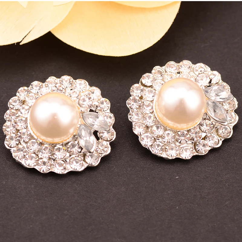 Cute Rhinestone Pearl Button Used On Wedding or Headband Shank Back 22MM 5PCS/Lot Silver Color or Gold Color KD488
Cute Rhinestone Pearl Button Used On Wedding or Headband Shank Back 22MM 5PCS/Lot Silver Color or Gold Color KD488