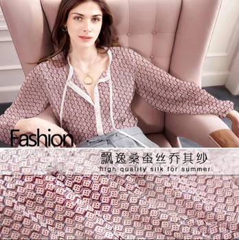 2017, spring and summer, Paris fashion new mulberry silk yarn printing small plaid fabric, elegant texture, wide silk fabric
2017, spring and summer, Paris fashion new mulberry silk yarn printing small plaid fabric, elegant texture, wide silk fabric