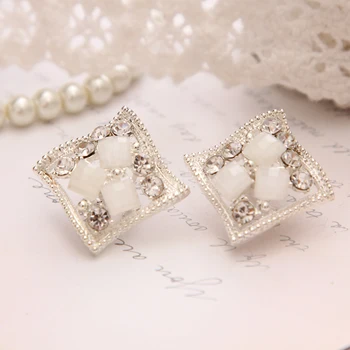 2018 Popular Hip Hop Bling Crystal Stud Earring Brand Geometric Silver Plated Stud Earrings Women White Free Shipping Jewelry
2018 Popular Hip Hop Bling Crystal Stud Earring Brand Geometric Silver Plated Stud Earrings Women White Free Shipping Jewelry