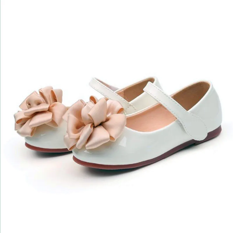Solid color brand patent leather flowers girls shoes non-slip soft bottom girls banquet wedding dance shoes flat princess shoes
Solid color brand patent leather flowers girls shoes non-slip soft bottom girls banquet wedding dance shoes flat princess shoes