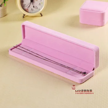 100pcs/lot South Korean high-end jewelry box cloth Box Pendant Bracelet box long chain box manufacturers selling
100pcs/lot South Korean high-end jewelry box cloth Box Pendant Bracelet box long chain box manufacturers selling