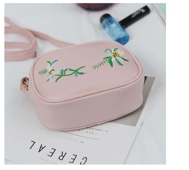 Fashion Women Flower Embroidery Mini Shoulder Bag PU Leather Crossbody Messenger Bags Soft Handbags WF 668
Fashion Women Flower Embroidery Mini Shoulder Bag PU Leather Crossbody Messenger Bags Soft Handbags WF 668
