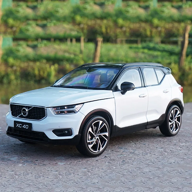 R 1:18Alloy Pull Back Toy Vehicles VOLVO XC40 Sports Car Model Of Children's Toy Cars Original Authorized Authentic Kids Toys
R 1:18Alloy Pull Back Toy Vehicles VOLVO XC40 Sports Car Model Of Children's Toy Cars Original Authorized Authentic Kids Toys