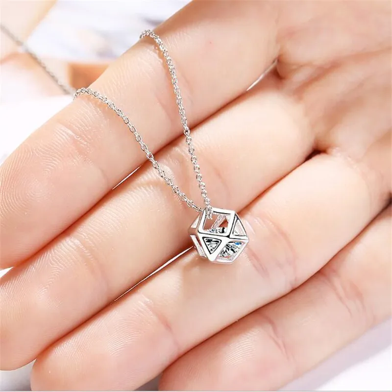 New Love Personality Cube Women Geometric Ball 925 Sterling Silver Jewelry Crystal Clavicle Chain Pendant Necklaces H432
New Love Personality Cube Women Geometric Ball 925 Sterling Silver Jewelry Crystal Clavicle Chain Pendant Necklaces H432