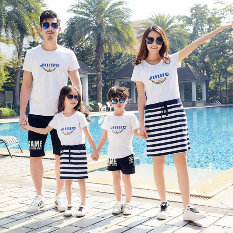 Family Look Mother Daughter Dress 2019 Family Clothing Father Son T-Shirt Cotton Rainbow Striped Cartoon Family Matching Outfits
Family Look Mother Daughter Dress 2019 Family Clothing Father Son T-Shirt Cotton Rainbow Striped Cartoon Family Matching Outfits
