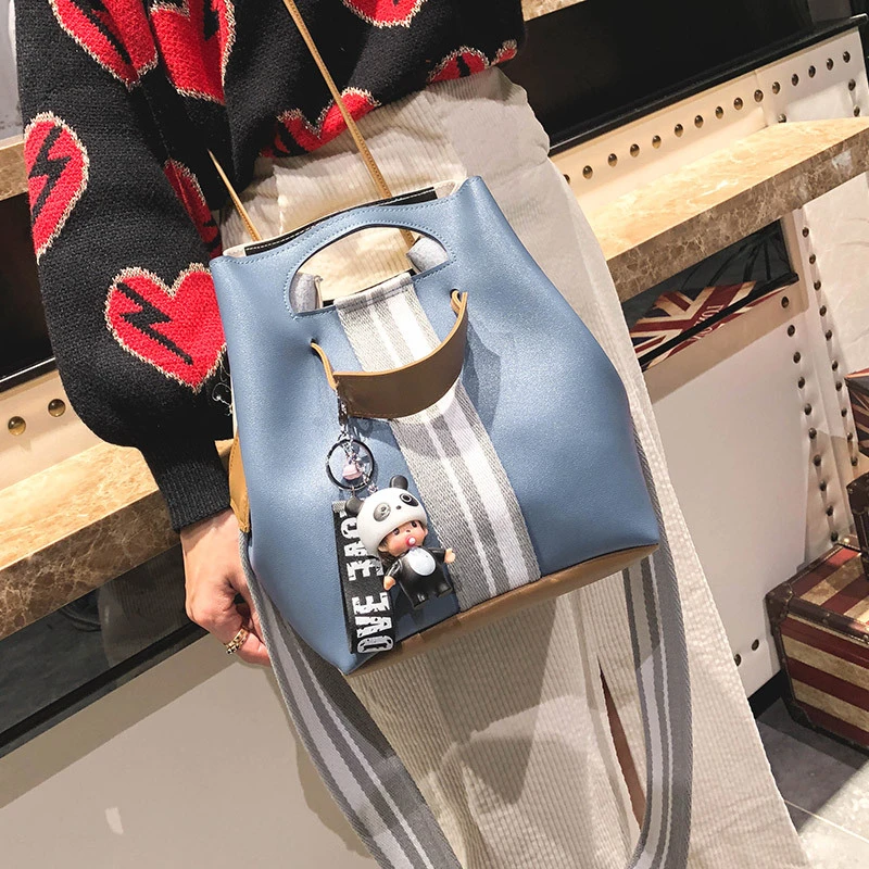 Ribbon Strap Bucket Handbags Fashion Famous Designer Tote Shopping Shoulder Bag Women Purse Messenger Lady Clutch Crossbody Bags
Ribbon Strap Bucket Handbags Fashion Famous Designer Tote Shopping Shoulder Bag Women Purse Messenger Lady Clutch Crossbody Bags