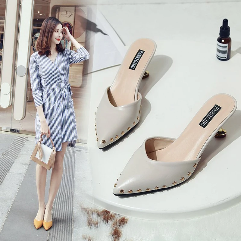 pointed toe mules slippers summer woman shoes simple shallow studded close toe pumps slides comfy outside flip flops 2019 Korean
pointed toe mules slippers summer woman shoes simple shallow studded close toe pumps slides comfy outside flip flops 2019 Korean