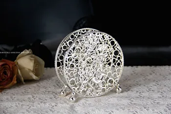 European round silver pattern napkin rack silver paper napkin seat kitchen napkin seat business card clip household appliances
European round silver pattern napkin rack silver paper napkin seat kitchen napkin seat business card clip household appliances