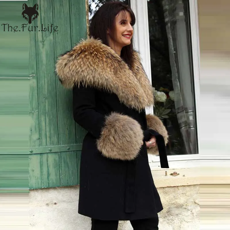 2018 New Black Raccoon Fur Collar Coat Natural Winter Fur Jacket With Fur Hood Wool Blends Women Fashion Luxury Long Coat
2018 New Black Raccoon Fur Collar Coat Natural Winter Fur Jacket With Fur Hood Wool Blends Women Fashion Luxury Long Coat