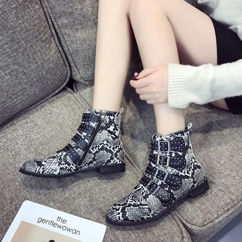 Tangnest New Serpentine Ankle Boots Women Fashion Snakeskin Pattern Flats Buckle Strap Shoes Woman PU Mujer Creepers XWX7005
Tangnest New Serpentine Ankle Boots Women Fashion Snakeskin Pattern Flats Buckle Strap Shoes Woman PU Mujer Creepers XWX7005
