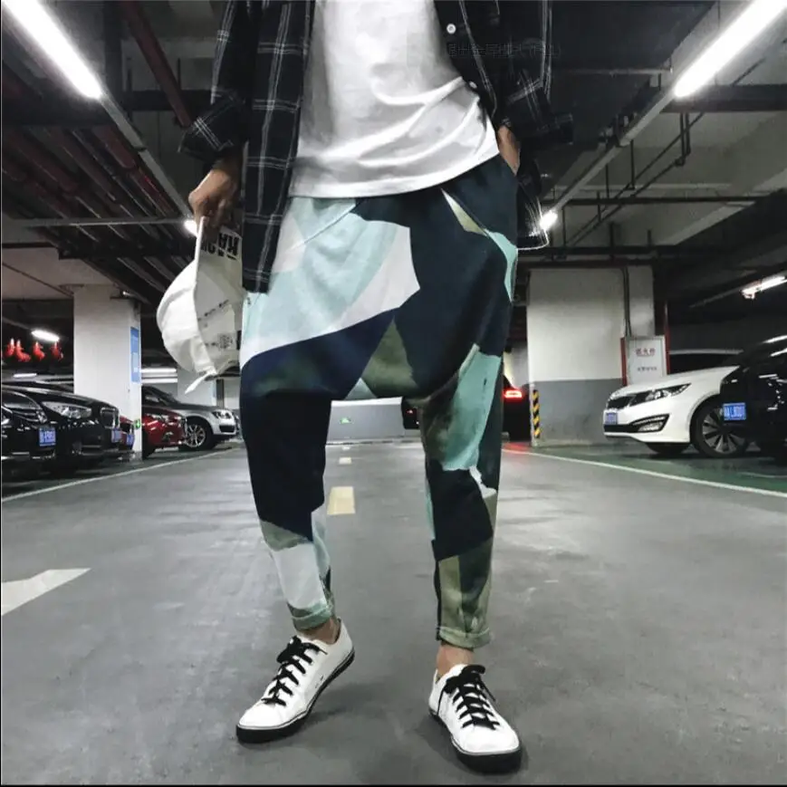 Men Korean Tide Personality Loose Street Dance Low Crotch Pants Fashion Casual Camouflage Printed Pants Hairstylist Costumes
Men Korean Tide Personality Loose Street Dance Low Crotch Pants Fashion Casual Camouflage Printed Pants Hairstylist Costumes