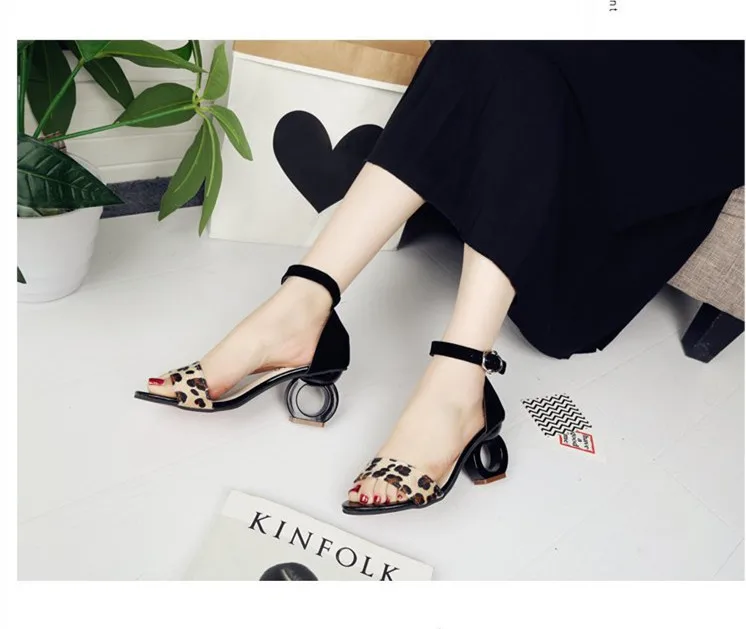 2019 Women's shoes Pumps High heels sandals Casual Solid color Leopard sandals Strange style Buckle strap Open toe EUR35-39
2019 Women's shoes Pumps High heels sandals Casual Solid color Leopard sandals Strange style Buckle strap Open toe EUR35-39