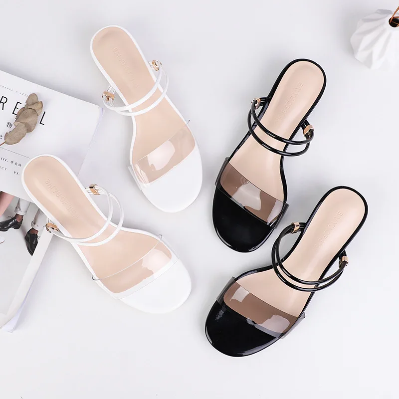 Hot Sale 2019 Summer Patent Leather Slippers Sandals 2.5cm Low Heels PVC Black White Sexy Elegant Sandals Shoes Woman Plus Size
Hot Sale 2019 Summer Patent Leather Slippers Sandals 2.5cm Low Heels PVC Black White Sexy Elegant Sandals Shoes Woman Plus Size
