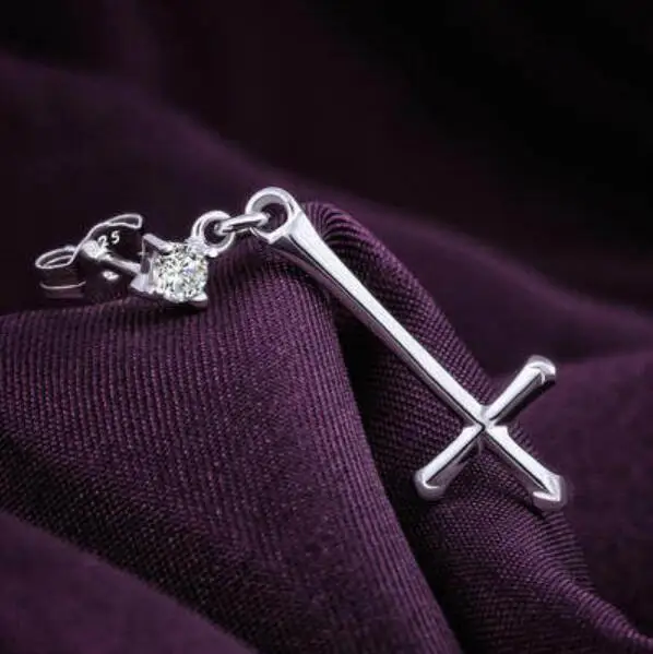 Bakemonogatari Anime Cartoon Cosplay Man Woman Cute silver Earrings*1 Oshino Meme Cos cross earrings costume
Bakemonogatari Anime Cartoon Cosplay Man Woman Cute silver Earrings*1 Oshino Meme Cos cross earrings costume