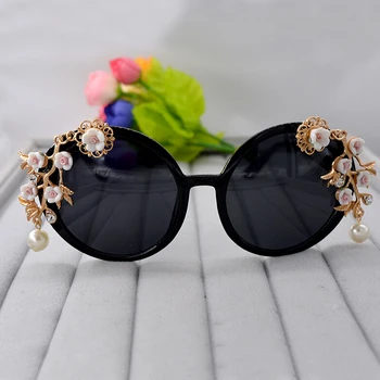 2019 hot new women's fashion vintage sunglasses female driving retro pearl flower sunglasses party accessories
2019 hot new women's fashion vintage sunglasses female driving retro pearl flower sunglasses party accessories