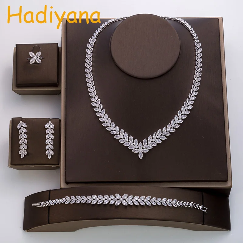 Hadiyana fashion four-leaf clover design wedding jewelry set women ladies wear hot wedding crystal set of 4 jewelry set TZ8047
Hadiyana fashion four-leaf clover design wedding jewelry set women ladies wear hot wedding crystal set of 4 jewelry set TZ8047