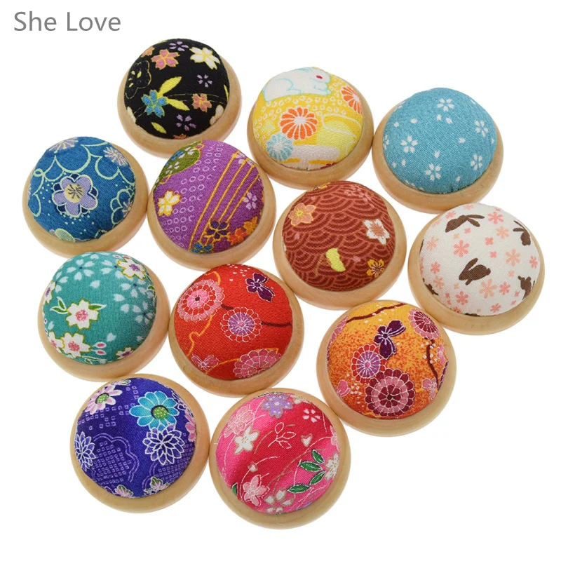 She Love Random Color Wooden Base Flower Printing Needle Pin Cushion Japanesee Style DIY Stitch Sewing Needlework Accessory
She Love Random Color Wooden Base Flower Printing Needle Pin Cushion Japanesee Style DIY Stitch Sewing Needlework Accessory