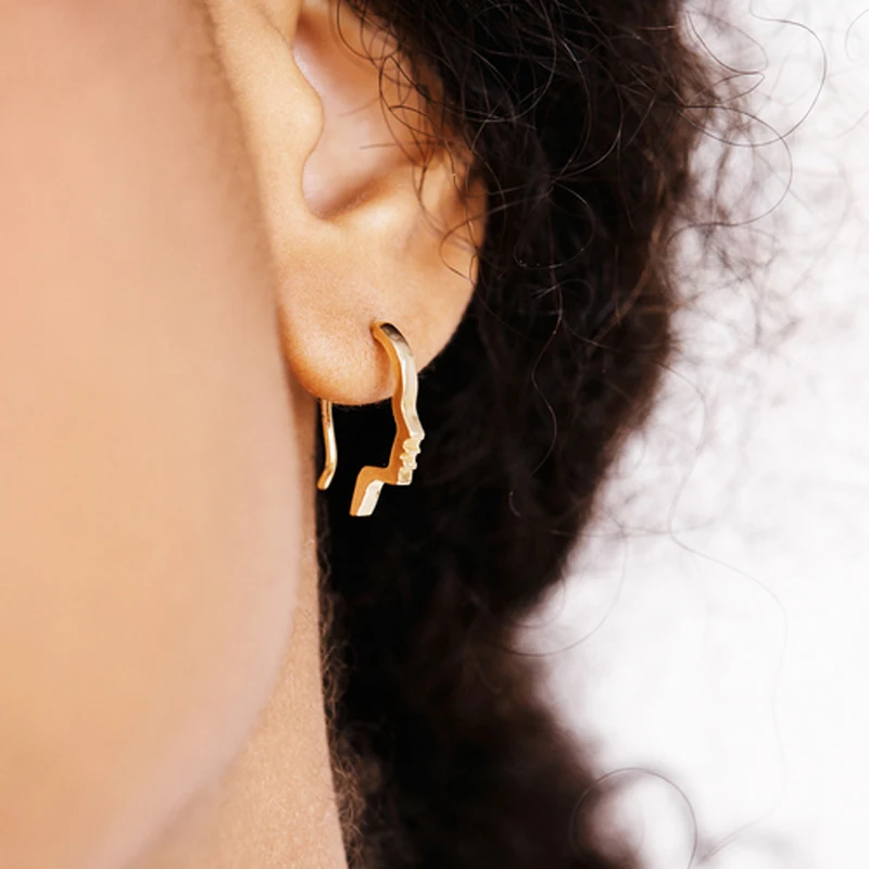 Art Style High Polished Gold Tone Mini Double Side Face Outline Hoop Earrings For Women 2018 New Earrings
Art Style High Polished Gold Tone Mini Double Side Face Outline Hoop Earrings For Women 2018 New Earrings