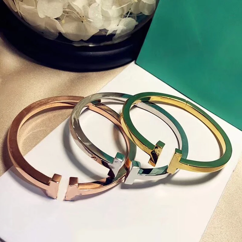Brand Fashion Party Jewelry For Women Men Unisex Big Letter T Bangle Cuff Jewelry Fashion Party Luxury Spring Bangle T Bracelet
Brand Fashion Party Jewelry For Women Men Unisex Big Letter T Bangle Cuff Jewelry Fashion Party Luxury Spring Bangle T Bracelet
