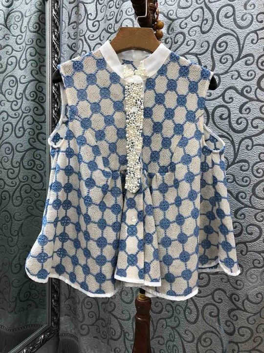 Summer 2019 New Woman Colour Colour Neck Nail Pearl Embroidery Patterns Lotus Leaf Edge Sleeveless Top 624
Summer 2019 New Woman Colour Colour Neck Nail Pearl Embroidery Patterns Lotus Leaf Edge Sleeveless Top 624